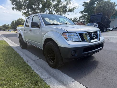 Used 2011 Nissan Frontier S AWD/4WD image 2