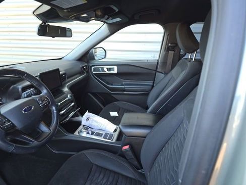 Used 2020 Ford Explorer XLT w/ Class III Trailer Tow Package image 8