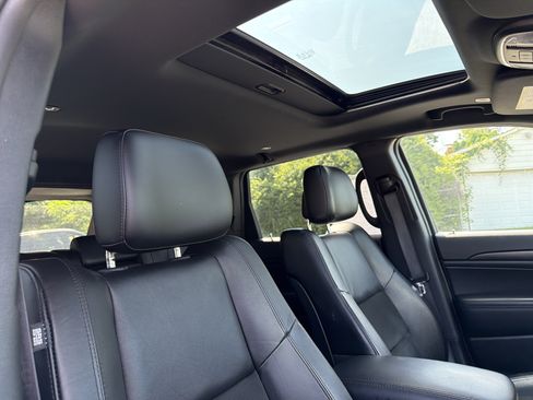 Used 2022 Jeep Grand Cherokee Laredo X AWD/4WD image 7