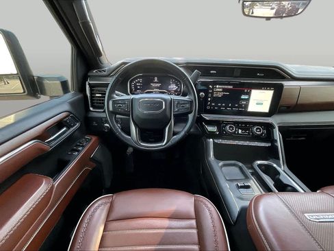 Used 2024 GMC Sierra 2500 Denali Ultimate AWD/4WD image 11