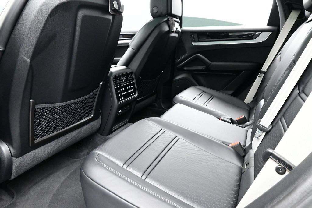 Certified 2024 Porsche Cayenne Coupe AWD/4WD image 15