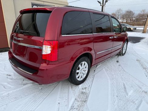 Used 2016 Chrysler Town & Country Touring w/ Driver Convenience Group image 6