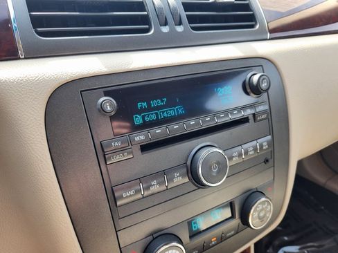 Used 2010 Buick Lucerne CXL image 14