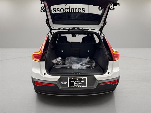 New 2024 Volvo XC40 Recharge Core w/ Protection Package Premier image 15