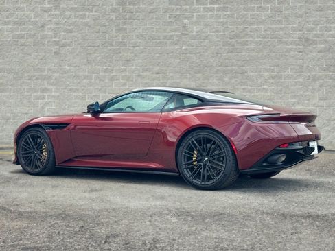 Used 2025 Aston Martin DB12 image 2