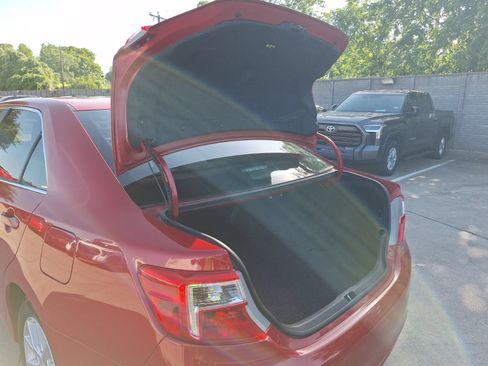 Used 2012 Toyota Camry LE FWD image 34