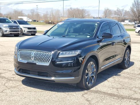 Used 2022 Lincoln Nautilus Reserve image 3