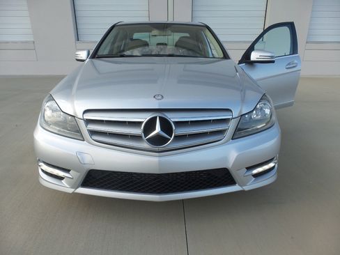 Used 2013 Mercedes-Benz C 250 Sport image 31