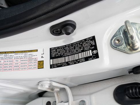 Certified 2025 Toyota Corolla SE image 21