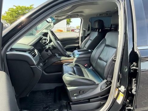 Used 2020 Chevrolet Suburban LT w/ Luxury Package RWD image 9