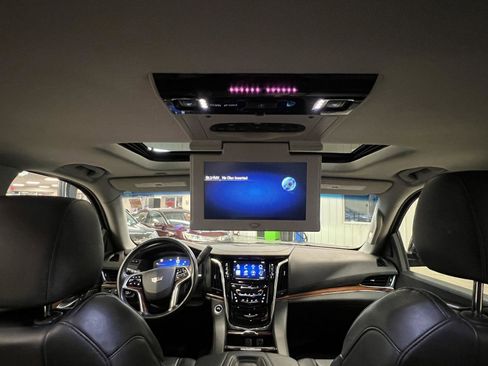 Used 2015 Cadillac Escalade Premium image 36