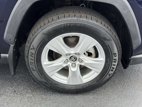 Used 2019 Toyota RAV4 XLE w/ Convenience Package AWD/4WD image 9