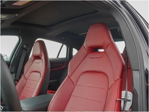 New 2025 Porsche Panamera 4 image 5