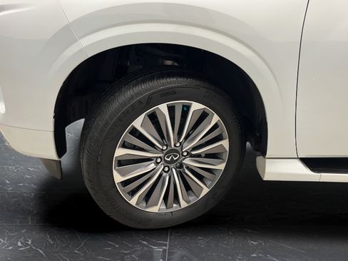 Used 2025 INFINITI QX80 Luxe AWD/4WD image 40