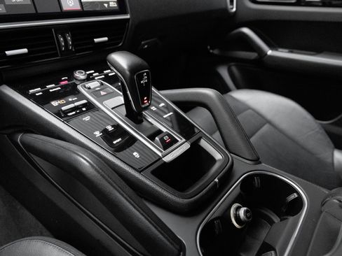 Certified 2020 Porsche Cayenne AWD/4WD image 21