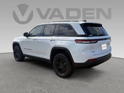 New 2026 Jeep Grand Cherokee Altitude RWD image 23