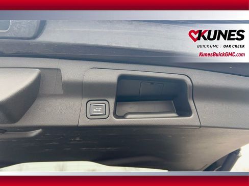 Used 2023 GMC Acadia SLE w/ Driver Convenience Package image 9