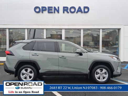 Used 2020 Toyota RAV4 XLE w/ Convenience Package image 4