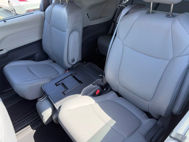 Used 2024 Toyota Sienna XLE w/ XLE Plus Package FWD image 9