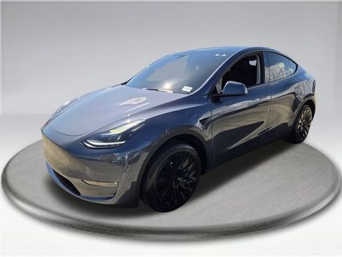 Used 2023 Tesla Model Y 2WD image 17