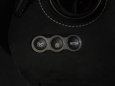 Used 2026 McLaren 750S Spider RWD image 33