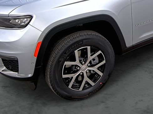 New 2025 Jeep Grand Cherokee L Limited image 7