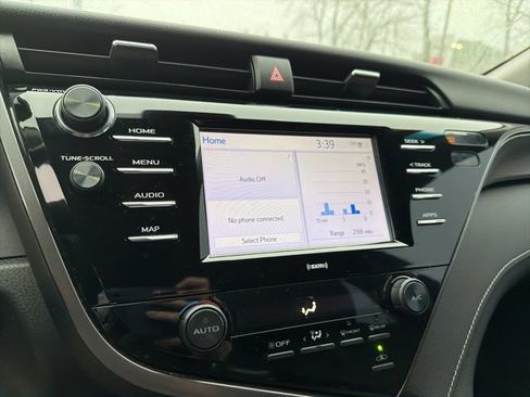 Used 2020 Toyota Camry SE image 16