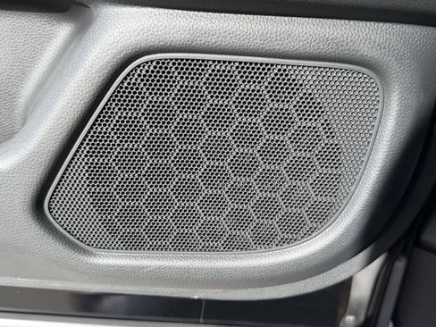 Used 2025 Honda Pilot Touring image 21