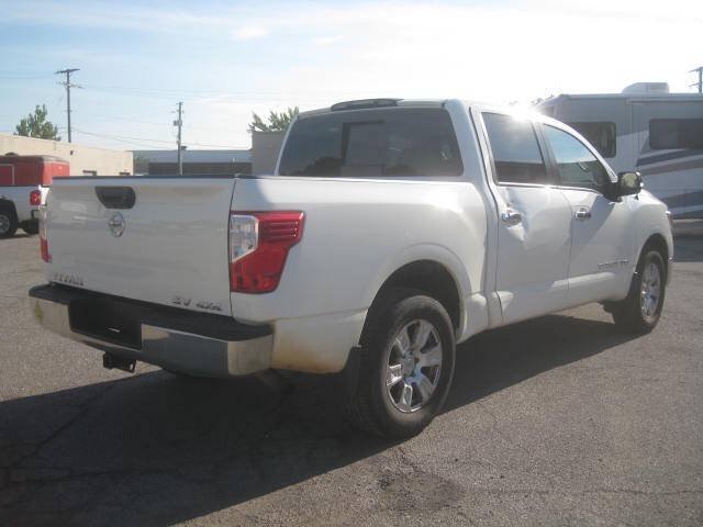 Used 2018 Nissan Titan SV AWD/4WD image 5