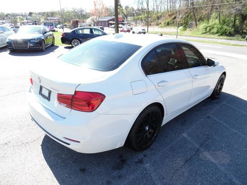 Used 2018 BMW 330i xDrive Sedan w/ Premium Package image 5