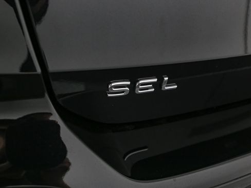 Used 2025 Volkswagen Taos SEL image 10