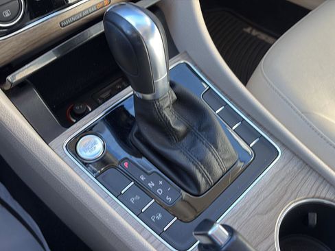 Used 2017 Volkswagen Passat 1.8T SEL Premium image 24