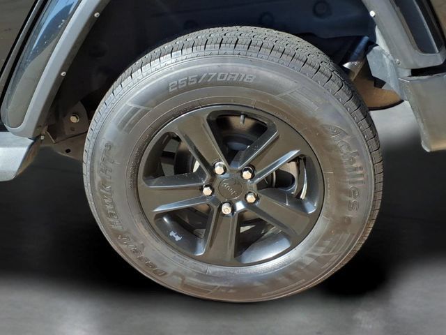 Used 2022 Jeep Wrangler Unlimited Sahara AWD/4WD image 26