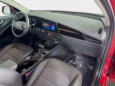 Certified 2025 Kia Niro EX FWD image 28