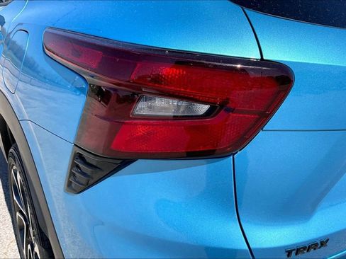 Used 2025 Chevrolet Trax RS w/ Driver Confidence Package image 17