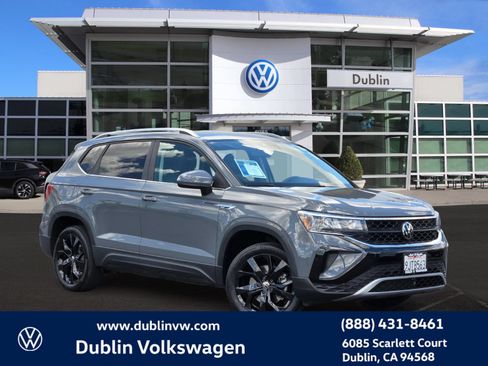 Used 2023 Volkswagen Taos SE w/ Black Wheel Package FWD image 1