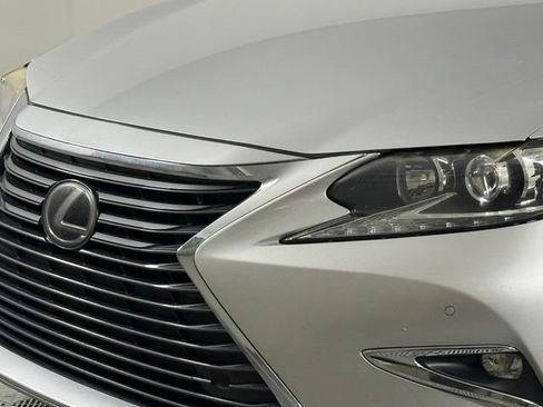 Used 2016 Lexus ES 350 w/ Navigation System Package FWD image 12