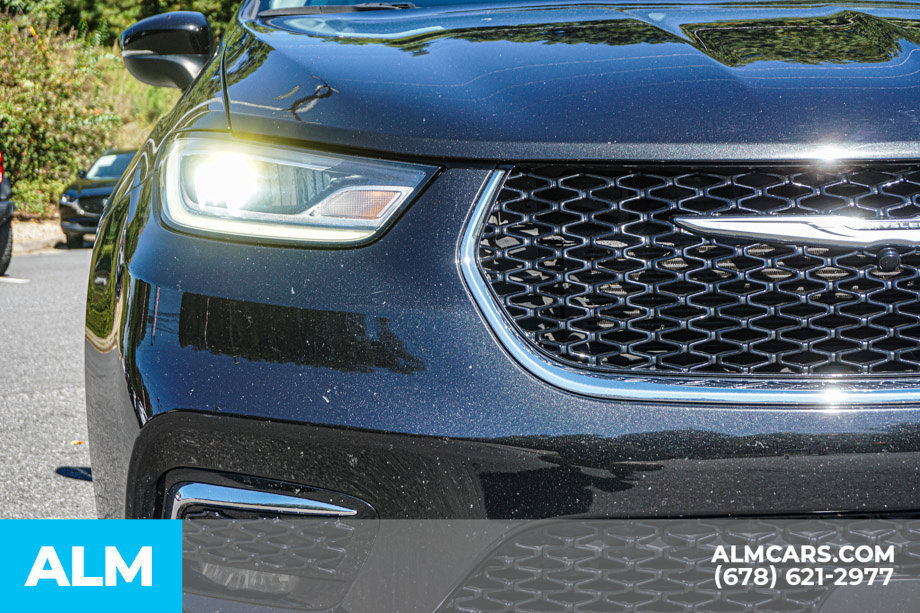 Used 2023 Chrysler Pacifica Touring-L FWD image 11
