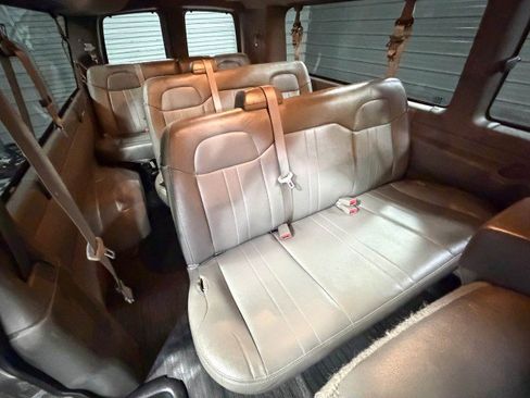 Used 2017 GMC Savana 3500 LS image 15