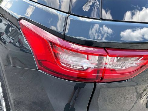 Used 2021 Chevrolet Traverse LT w/ LPO, Floor Liner Package AWD/4WD image 28
