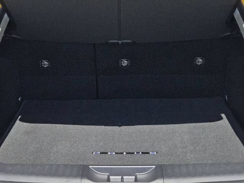 Used 2025 Toyota Prius FWD image 29