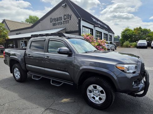Used 2017 Toyota Tacoma SR5 w/ Tow Package AWD/4WD image 4