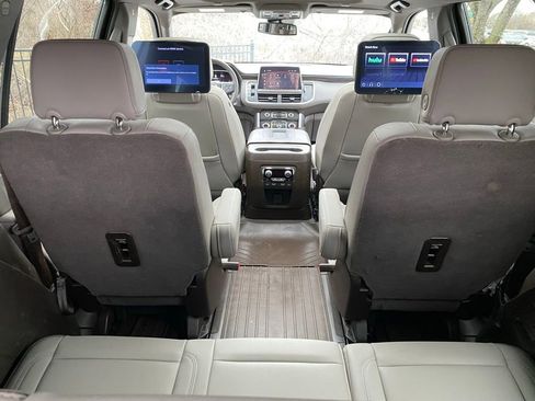 Used 2023 GMC Yukon SLT w/ SLT Premium Package image 36