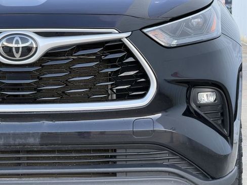 Used 2023 Toyota Highlander LE image 9