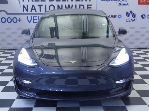Used 2018 Tesla Model 3 Mid Range image 2