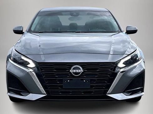 Used 2023 Nissan Altima 2.5 SV image 3