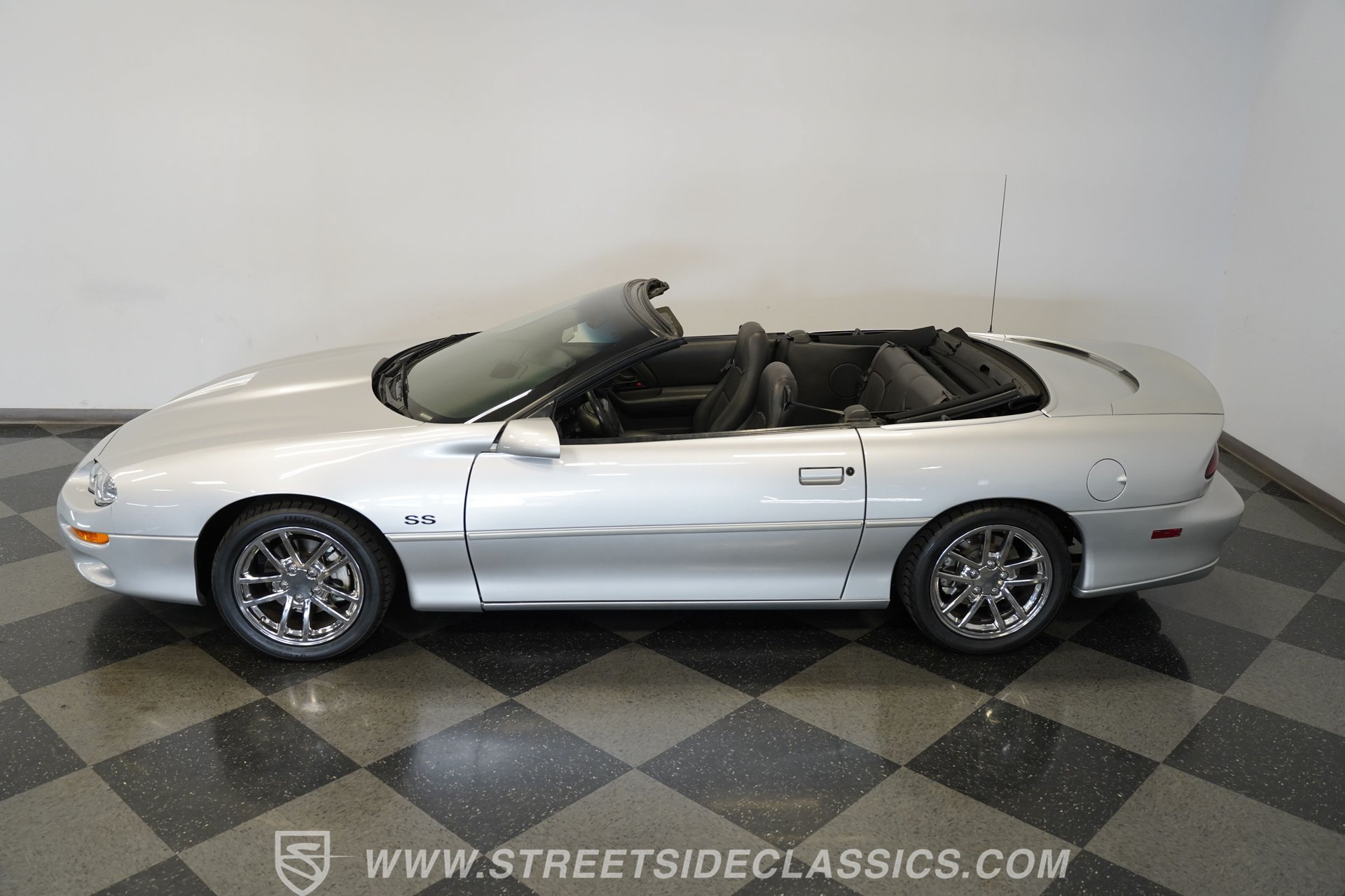 Used 2002 Chevrolet Camaro Z28 w/ SS Performance/Appearance Pkg RWD image 11