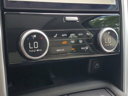 Certified 2025 Land Rover Discovery S AWD/4WD image 34
