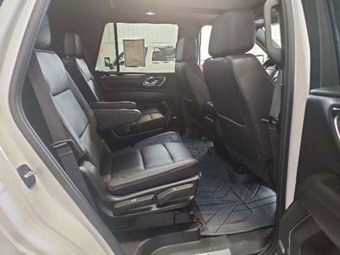 Used 2024 Chevrolet Tahoe High Country w/ Premium Package 2 AWD/4WD image 16