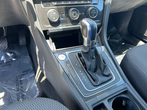 Used 2019 Volkswagen e-Golf SE w/ Driver Assistance Package FWD image 19